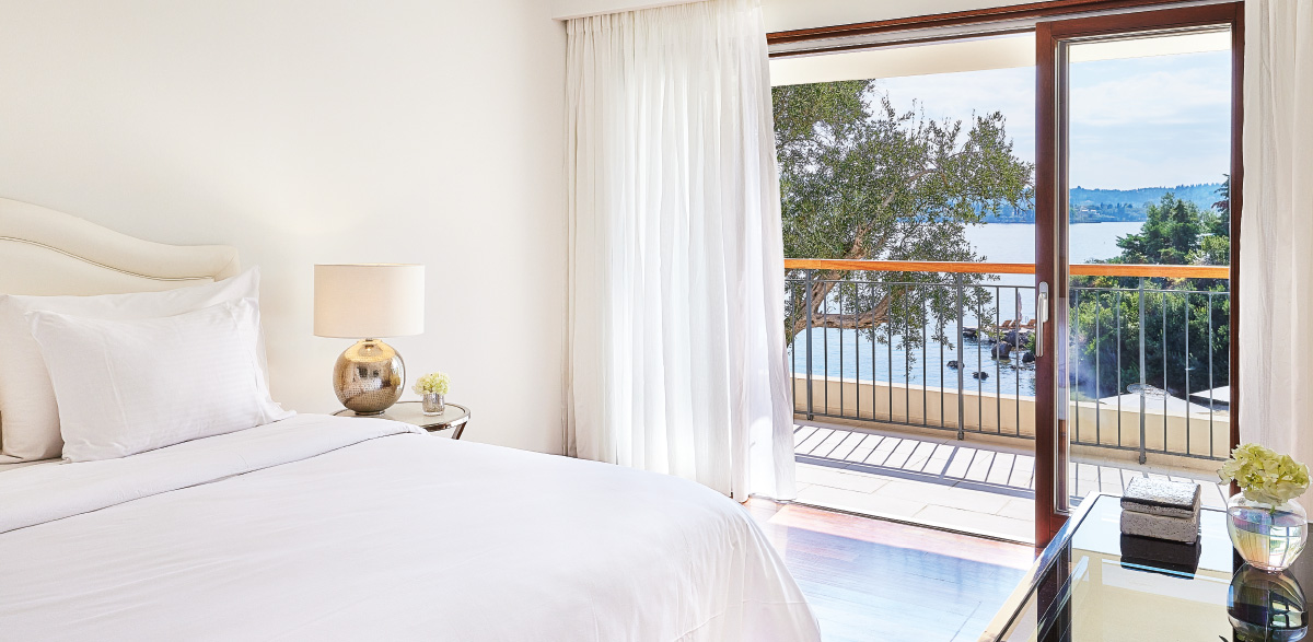 07-two-bedroom-beachfront-villa-private-pool-sleeping-quarters